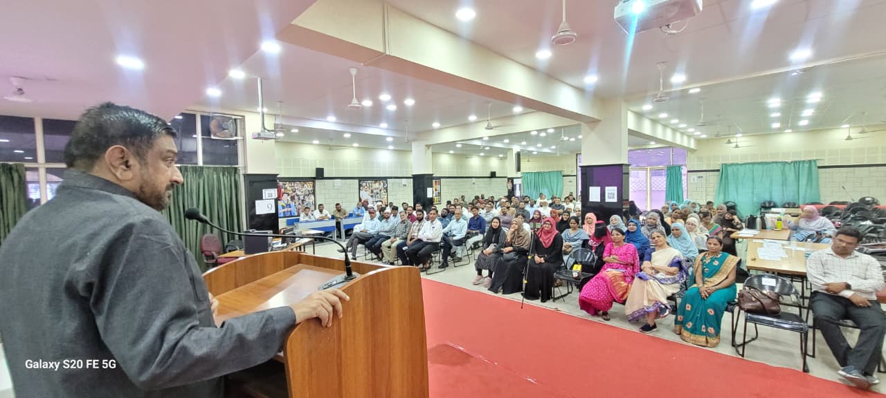 Mr. Kailash Kharge, Lab Attendant, retired today on attaining the age of superannuation after rendering 32 years and 10 months of dedicated service. A heartfelt farewell function was organized on the occasion of the College Opening Day to honor his long and sincere contribution to the institution and wish him a happy, healthy, and fulfilling retired life.